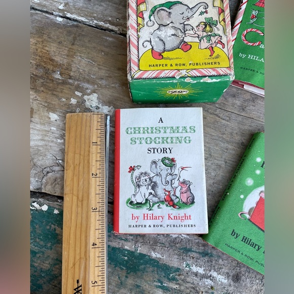 Vintage Christmas Nutshell Library by Hillary Knight 1963 Set of 4 Mini Books - Picture 2 of 10